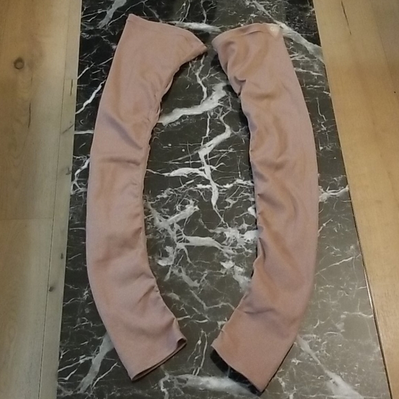 NWOT Alo Yoga Leg Warmers - Picture 1 of 5
